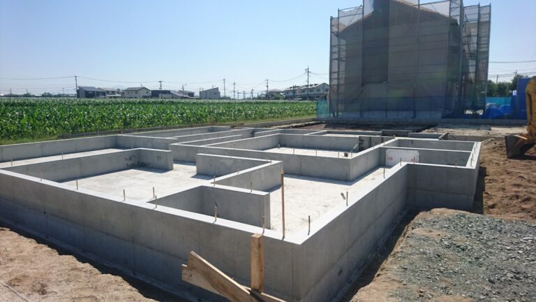 住宅の「基礎」完全ガイド！種類（べた基礎・布基礎・ブロック基礎）と役割、選び方で耐震・耐久性アップ