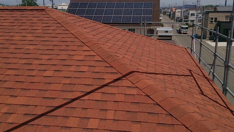 放置すると危険！屋根材の劣化とリフォームの必要性