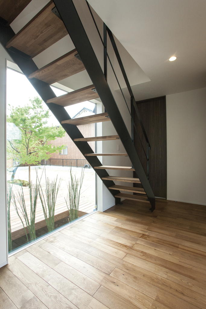 リビング階段のデメリットは過去のもの？玄関廊下なしもOK！高断熱・高気密住宅で自由な間取りと快適な暮らしを実現！in,八王子