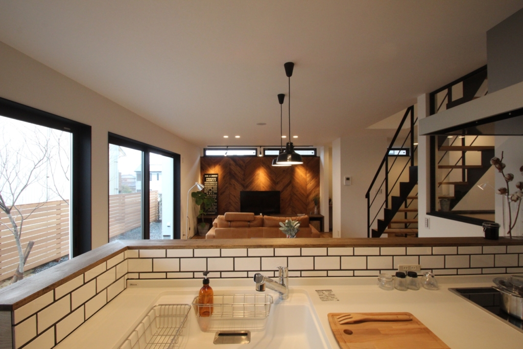 【2025年最新】I型？ペニンシュラ？キッチン選びで理想の暮らしを叶える！～八王子の工務店が解説～