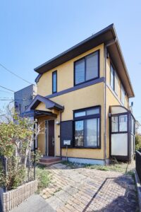 【Before】元々は全体が黄色みがかった外観でした。